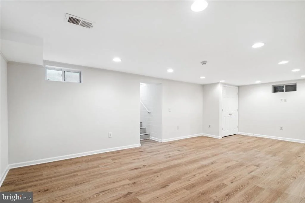 Photo of 900 ROSEMONT AVENUE