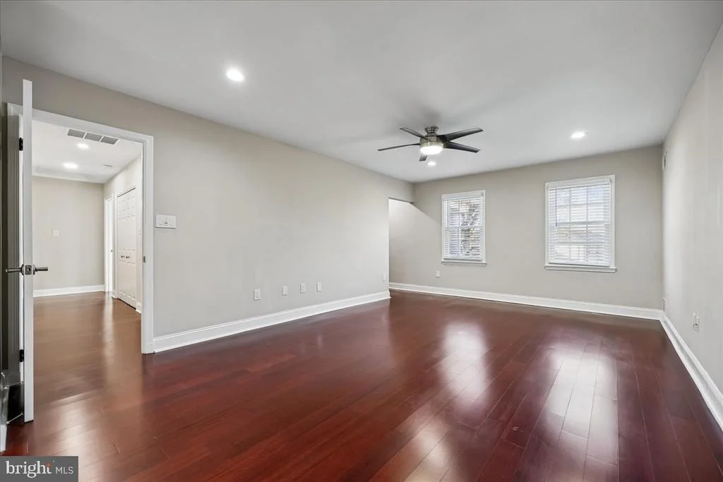 Photo of 6 CRESTVIEW COURT