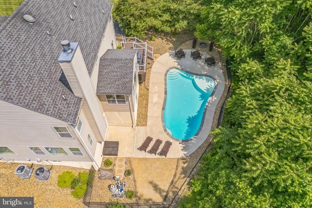 Photo of 2058 BAYTHORNE ROAD