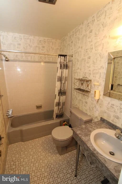Photo of 1222 DOWNS DRIVE
