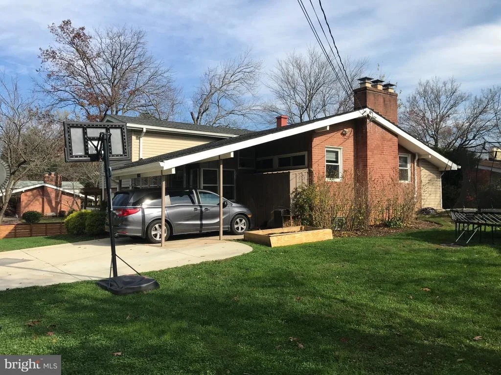 Photo of 800 HILLSBORO DRIVE