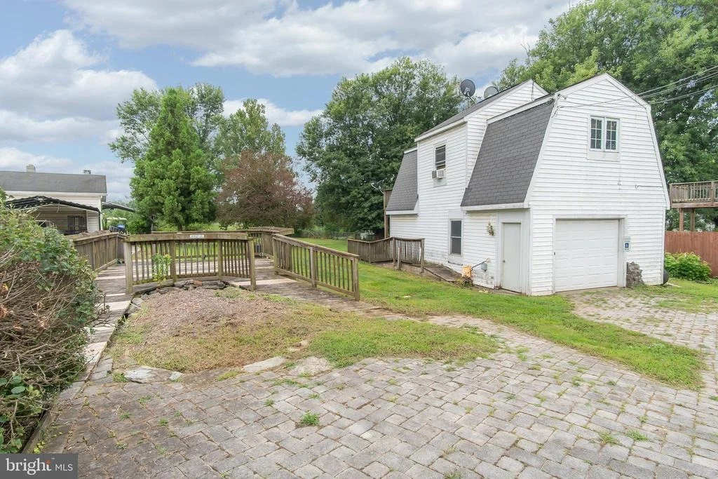 Photo of 6047 MIDDLEBURG ROAD