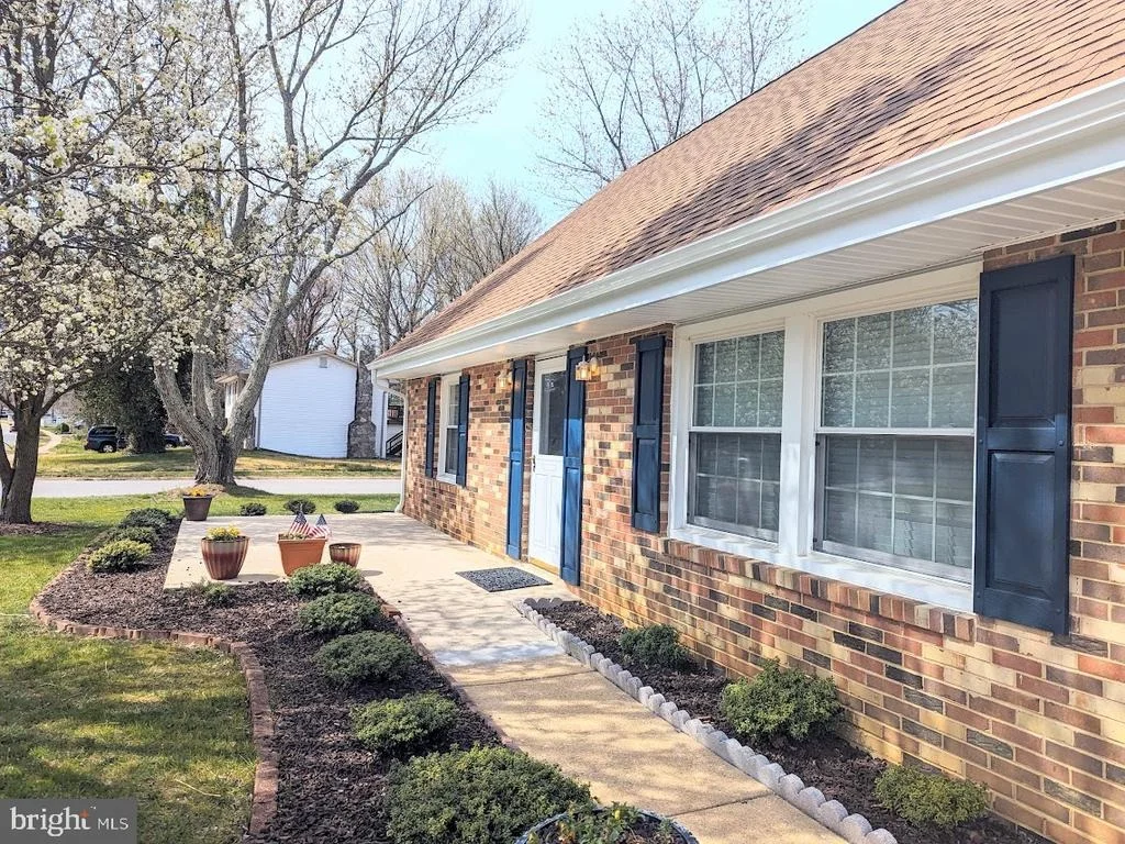 Photo of 910 BARRINGTON DRIVE