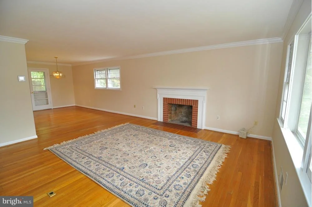 Photo of 6504 DRYDEN DRIVE