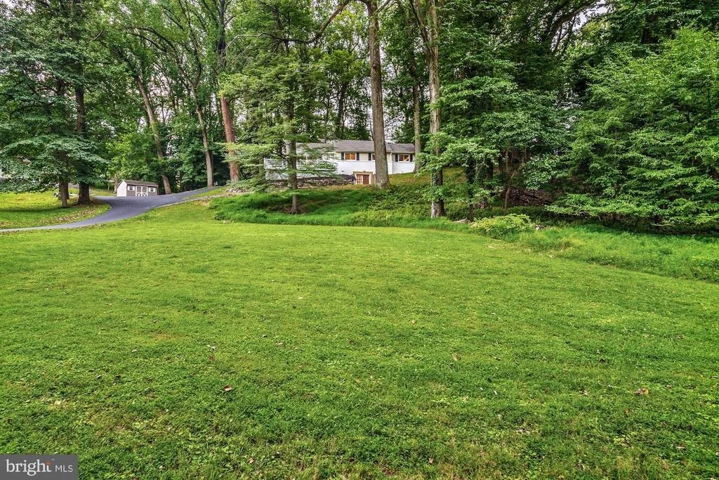 Photo of 407 WILLINGTON DRIVE