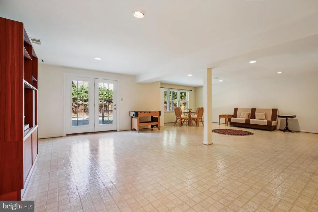 Photo of 9537 FOX HOLLOW