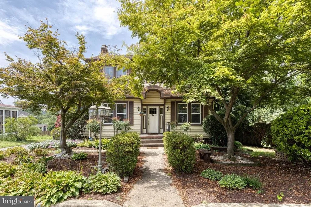 Photo of 1704 LINCOLN DRIVE