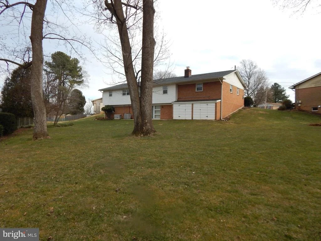 Photo of 2725 WOODEDGE ROAD