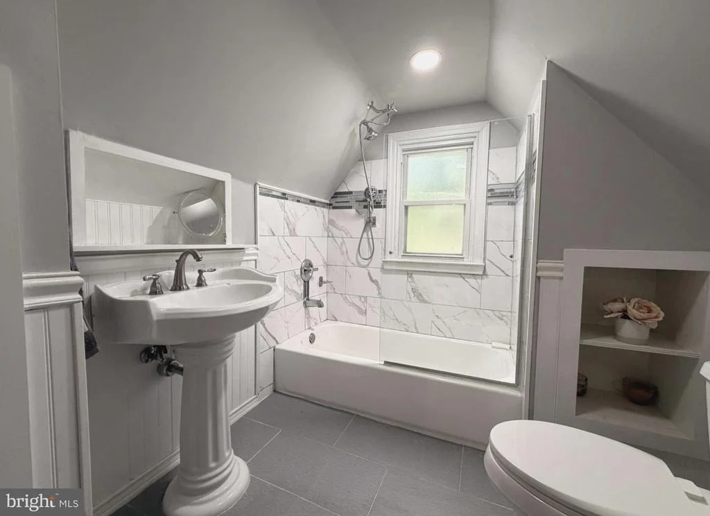 Photo of 6011 EASTERN PARKWAY