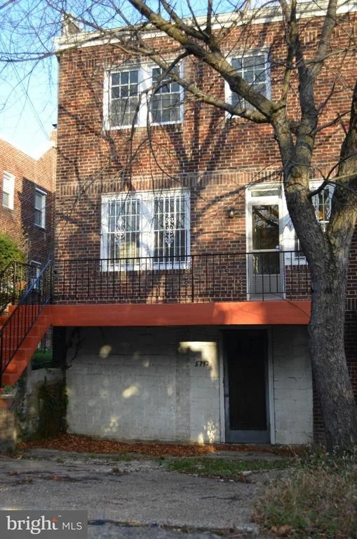 Photo of 5712 3RD PLACE NW