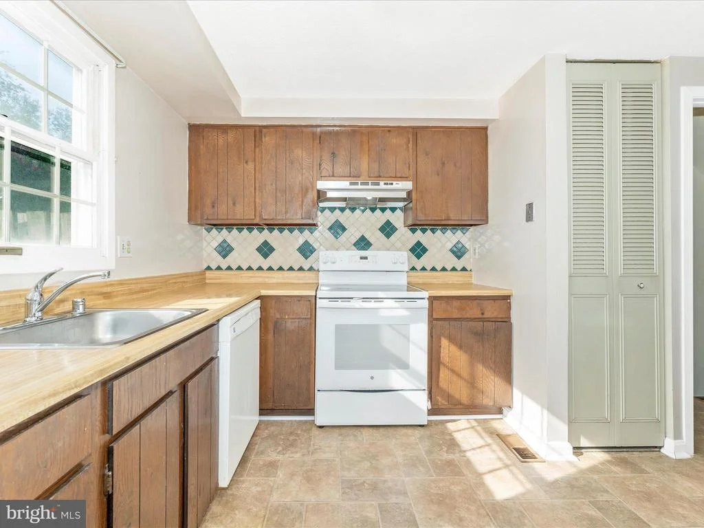 Photo of 158 STONEGATE DRIVE