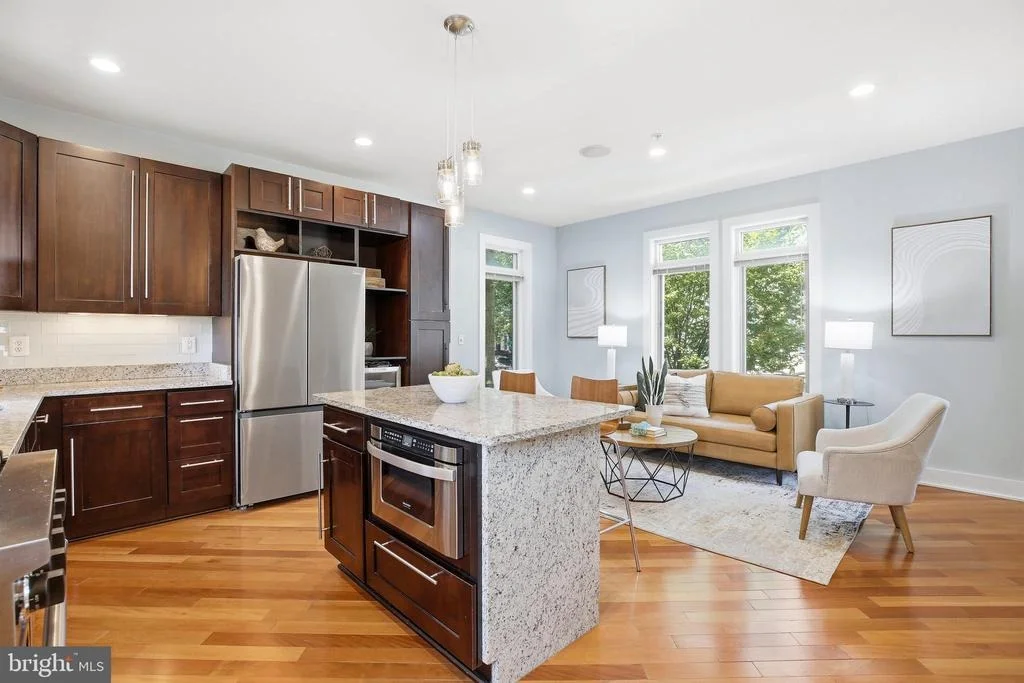 Photo of 915 3RD STREET NE