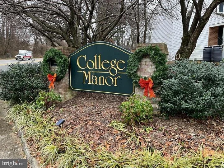 Photo of 289 COLLEGE MANOR DRIVE