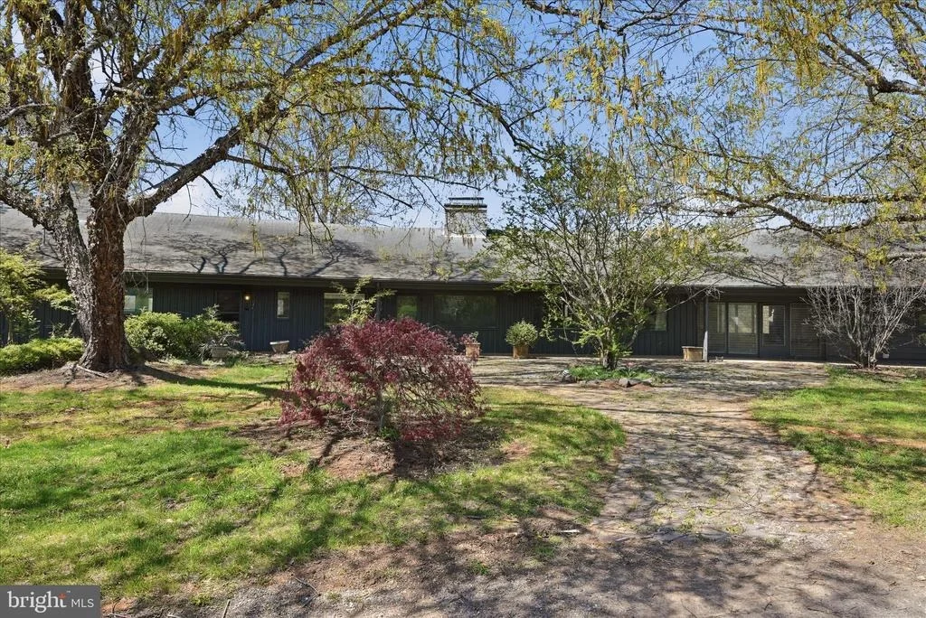 Photo of 2517 FIVE POINTS ROAD