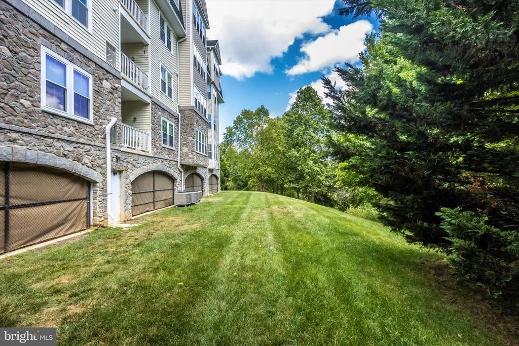 Photo of Unit 415 at 2500 WATERSIDE DRIVE
