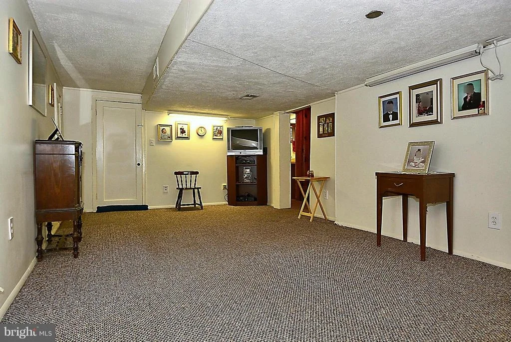 Photo of 10202 DOUGLAS AVENUE