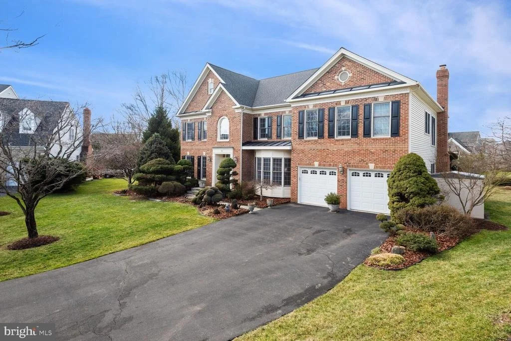 Photo of 10 MAPLECREST COURT
