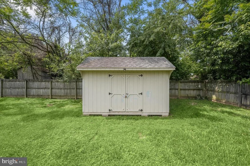 Photo of 305 BISHOP AVENUE