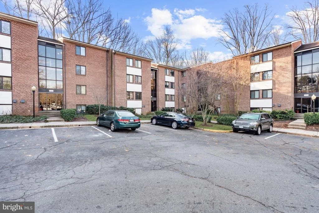 Photo of Unit 1A at 1540 NORTHGATE SQUARE