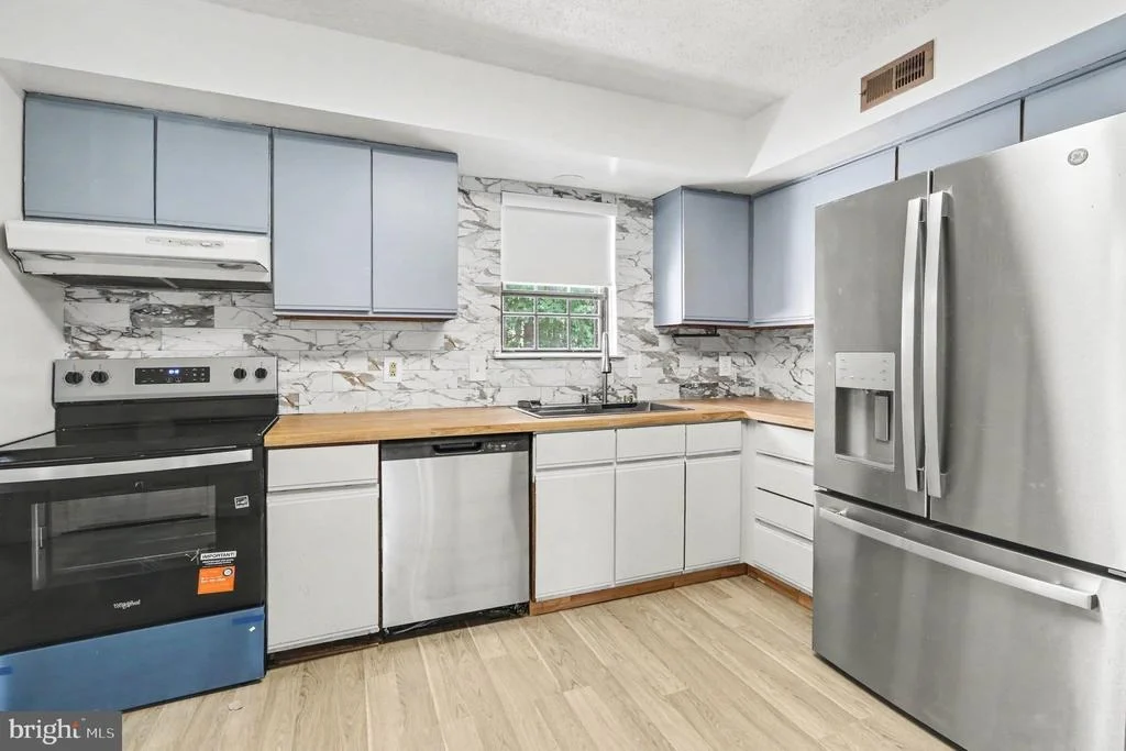 Photo of 737 FOX CHASE CIRCLE