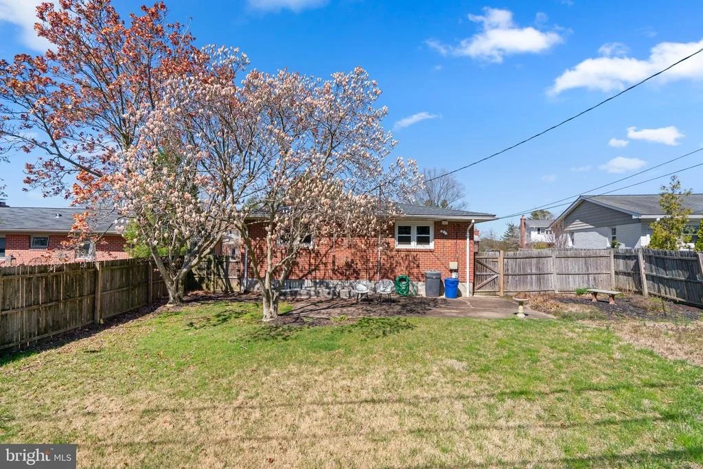 Photo of 423 NEEPIER ROAD