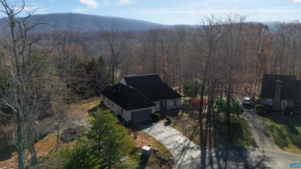 Photo of 465 HIDDEN RIDGE RD