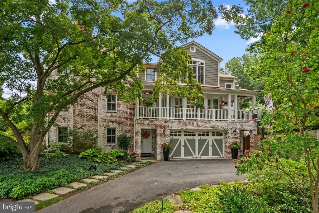 Photo of 710 WOODSIDE PARKWAY