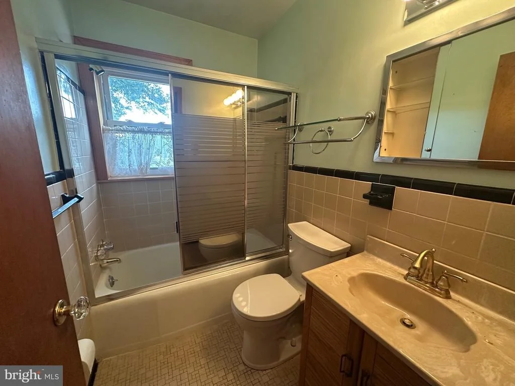 Photo of 5919 5TH ROAD N