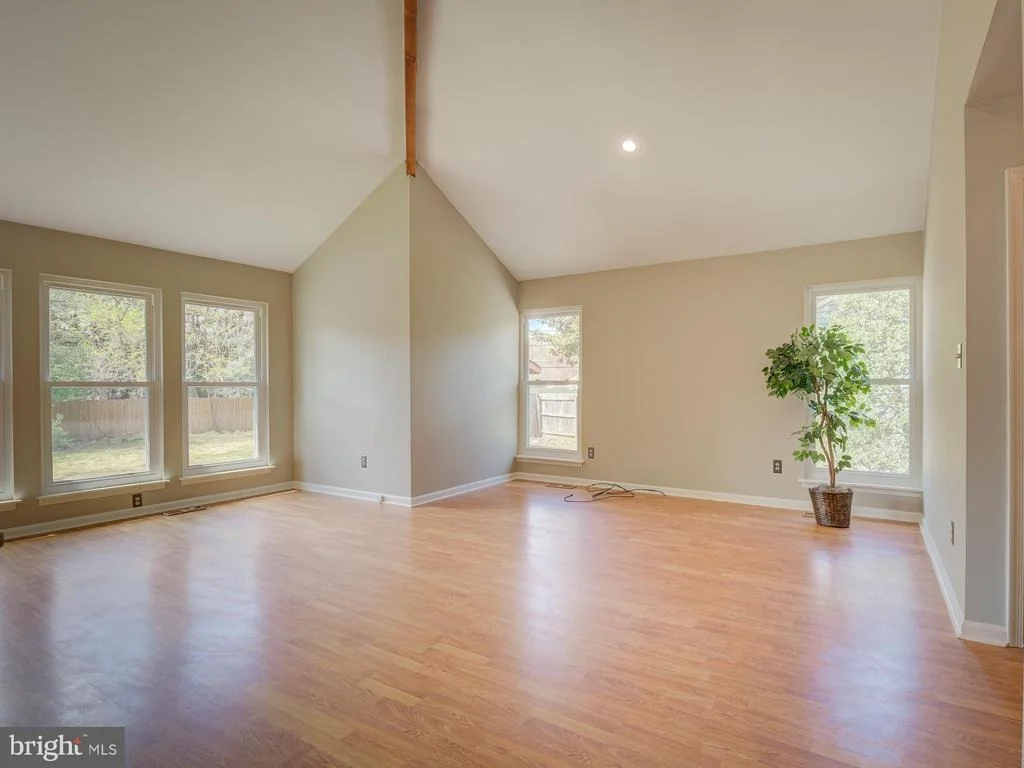 Photo of 370 WILETT DRIVE