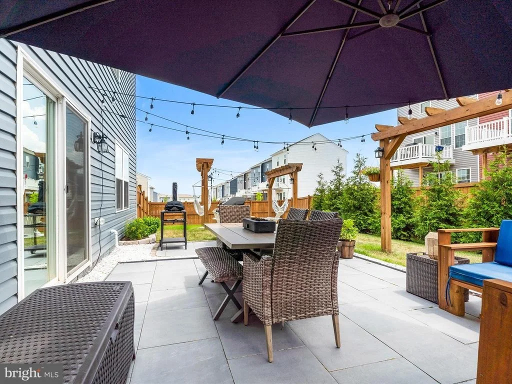 Photo of 2051 POMONA WAY