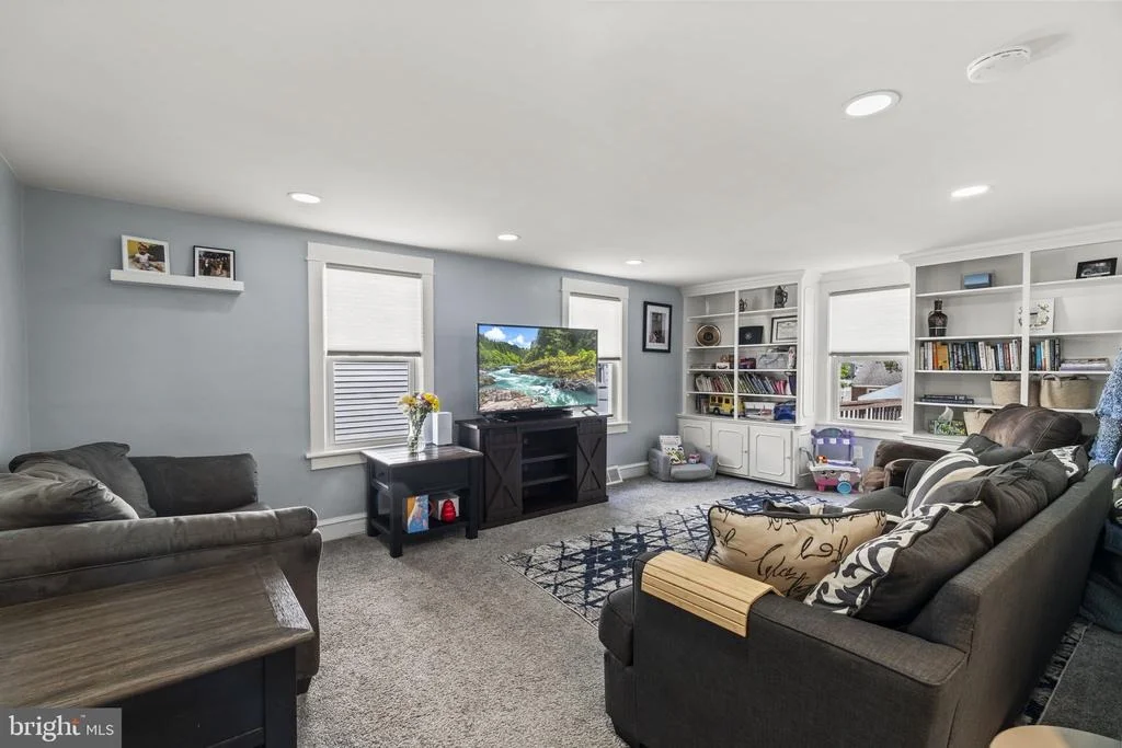 Photo of 425 FLORENCE AVENUE