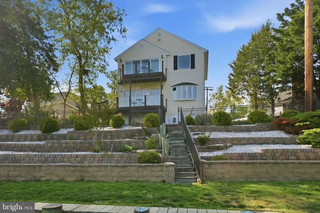 Photo of 426 RIVERSIDE DRIVE