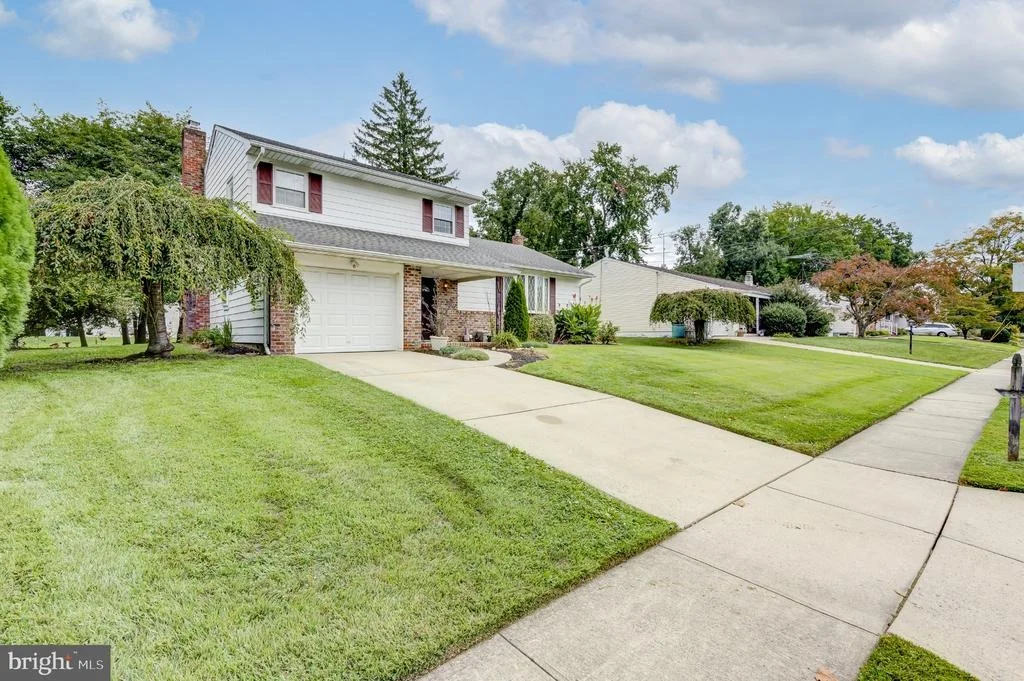 Photo of 10 PASADENA DRIVE