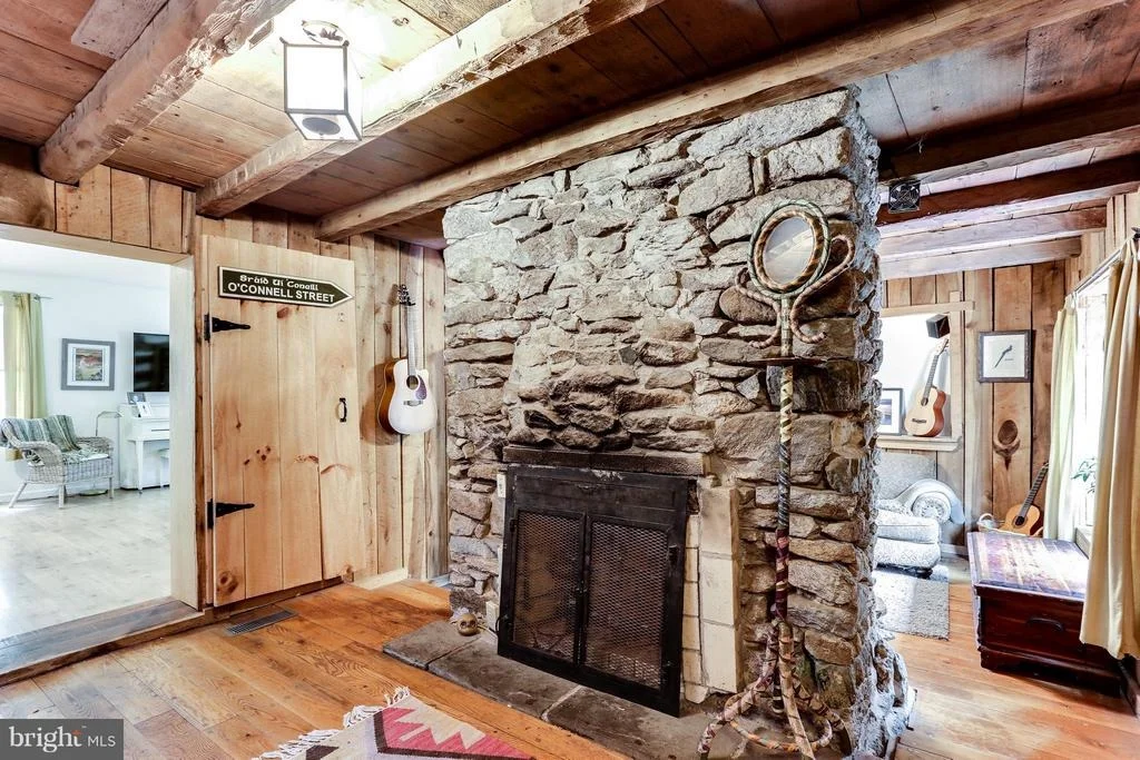 Photo of 828 WARREN ROAD