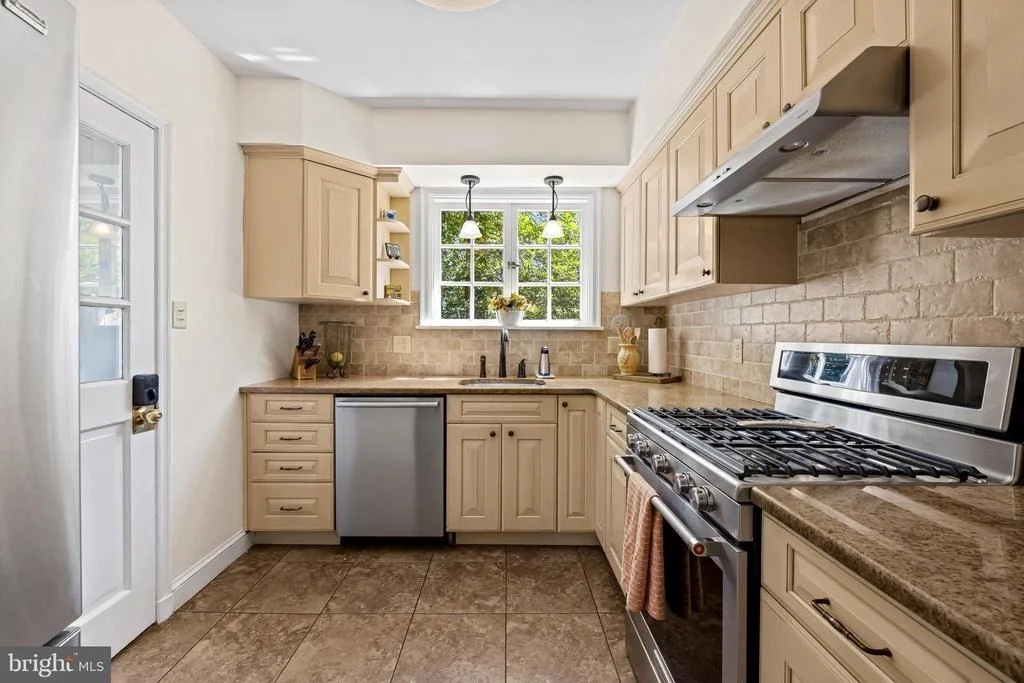 Photo of 330 BROADMOOR ROAD