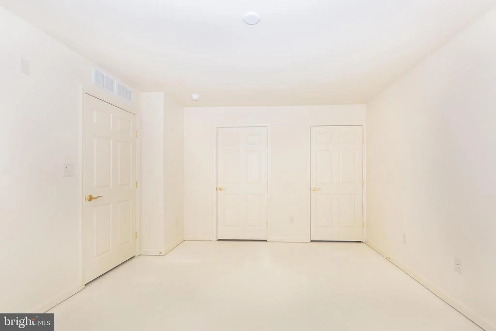 Photo of Unit 2D at 820 WEMBLEY DRIVE