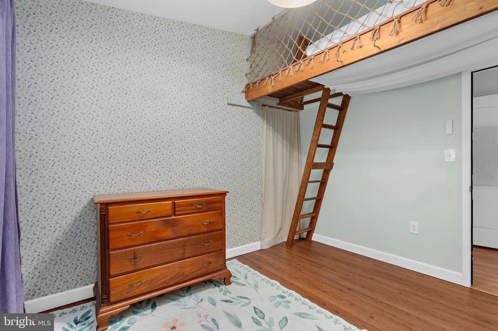 Photo of 1300 GILBERT PLACE
