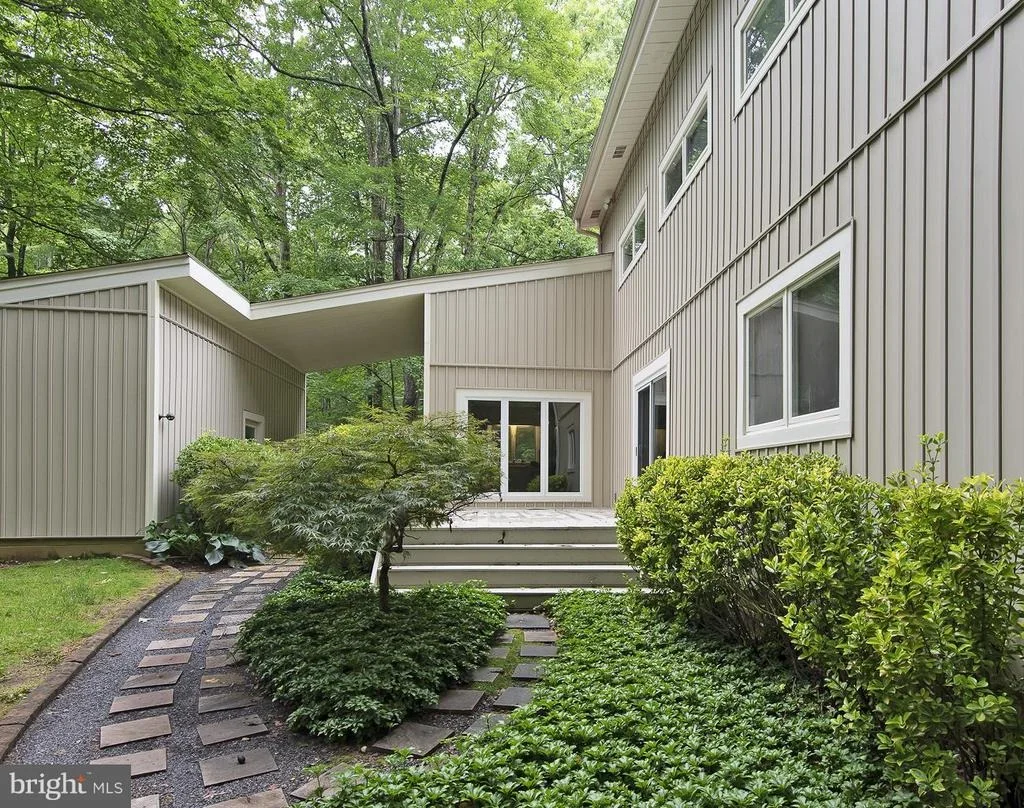 Photo of 7101 WOLF DEN ROAD
