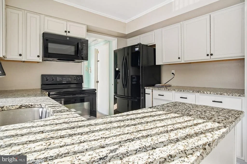 Photo of 16005 PENNANT LANE