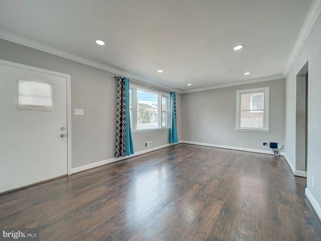 Photo of 2407 SAINT CLAIR DRIVE