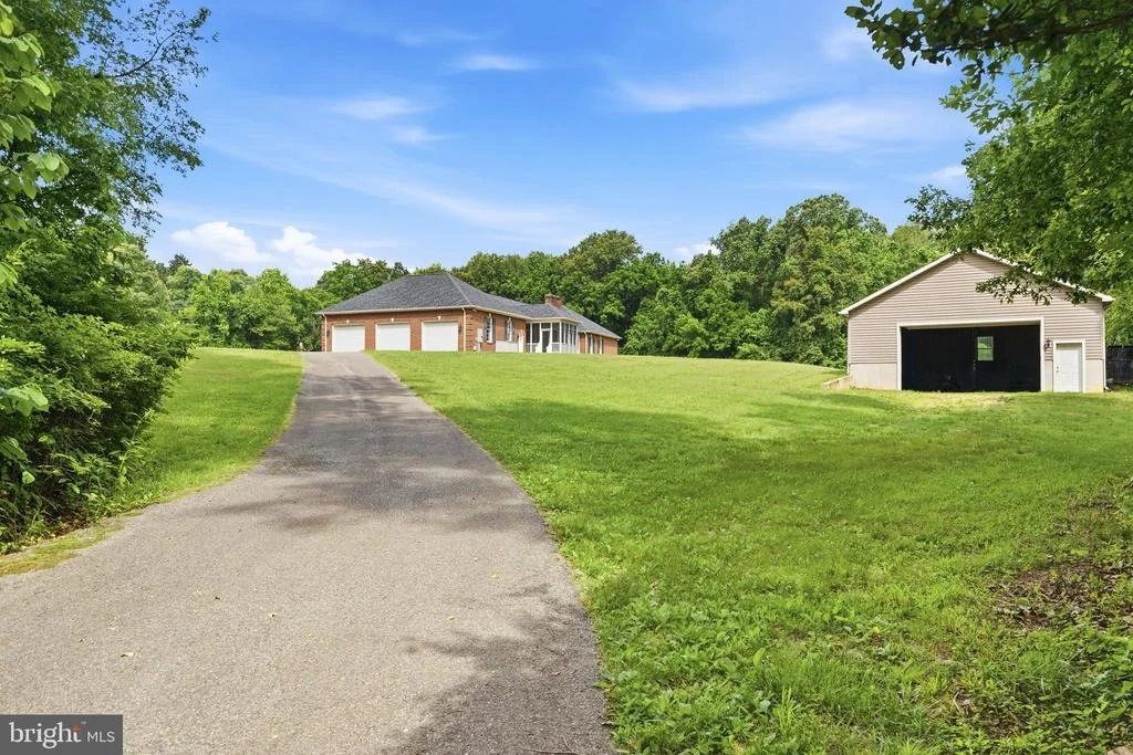 Photo of 4570 HAWTHORNE ROAD