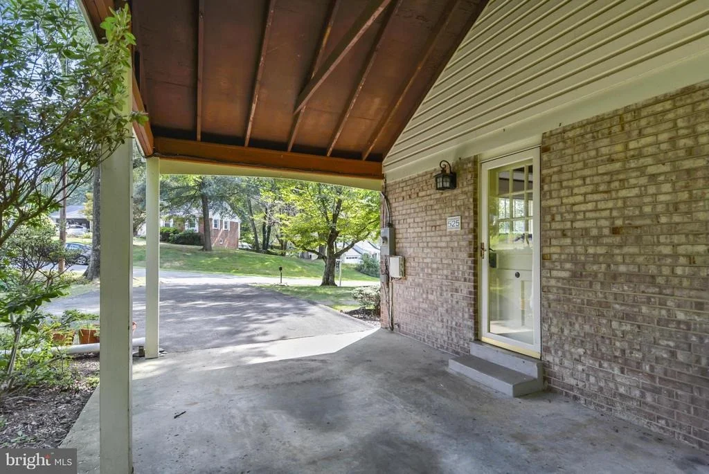 Photo of 525 WHITINGHAM DRIVE