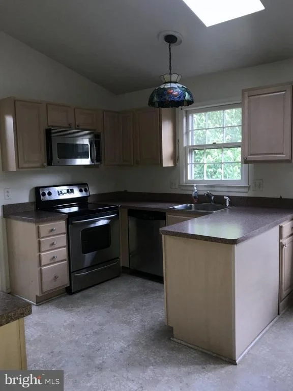 Photo of 10010 MARSHALL POND ROAD