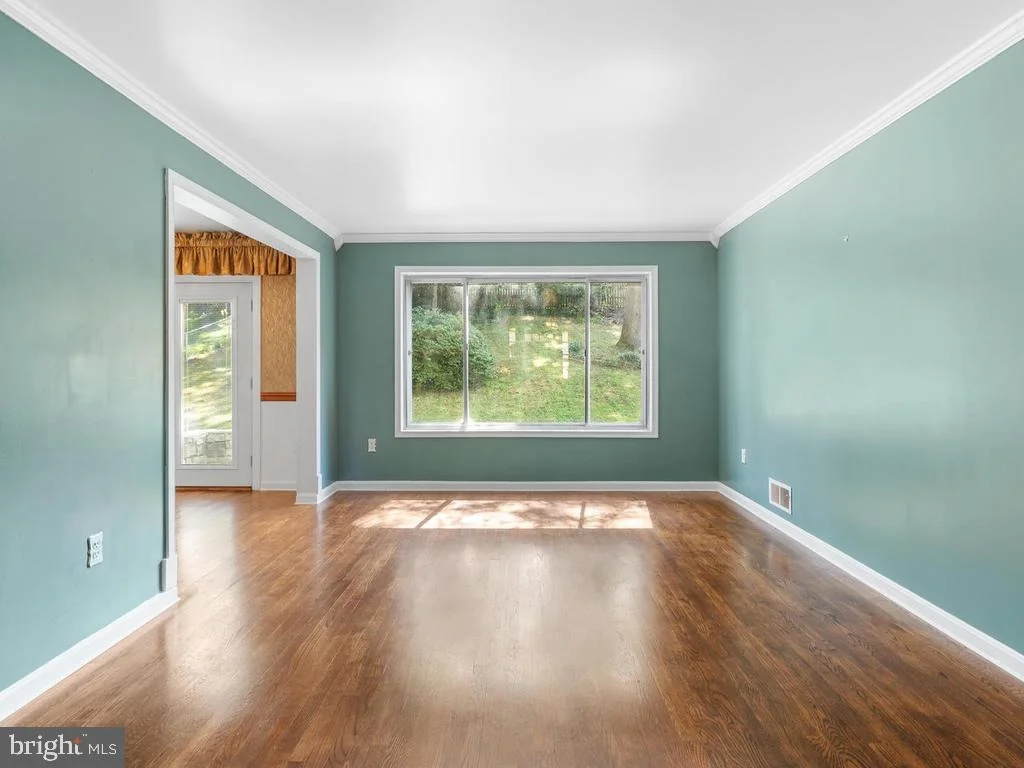 Photo of 19509 DUBARRY DRIVE
