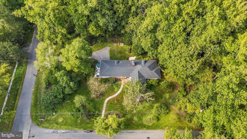 Photo of 9233 FARNSWORTH DRIVE