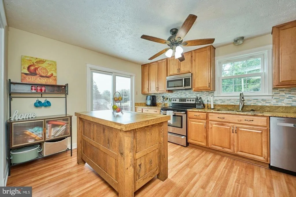 Photo of 806 RUST DRIVE NE