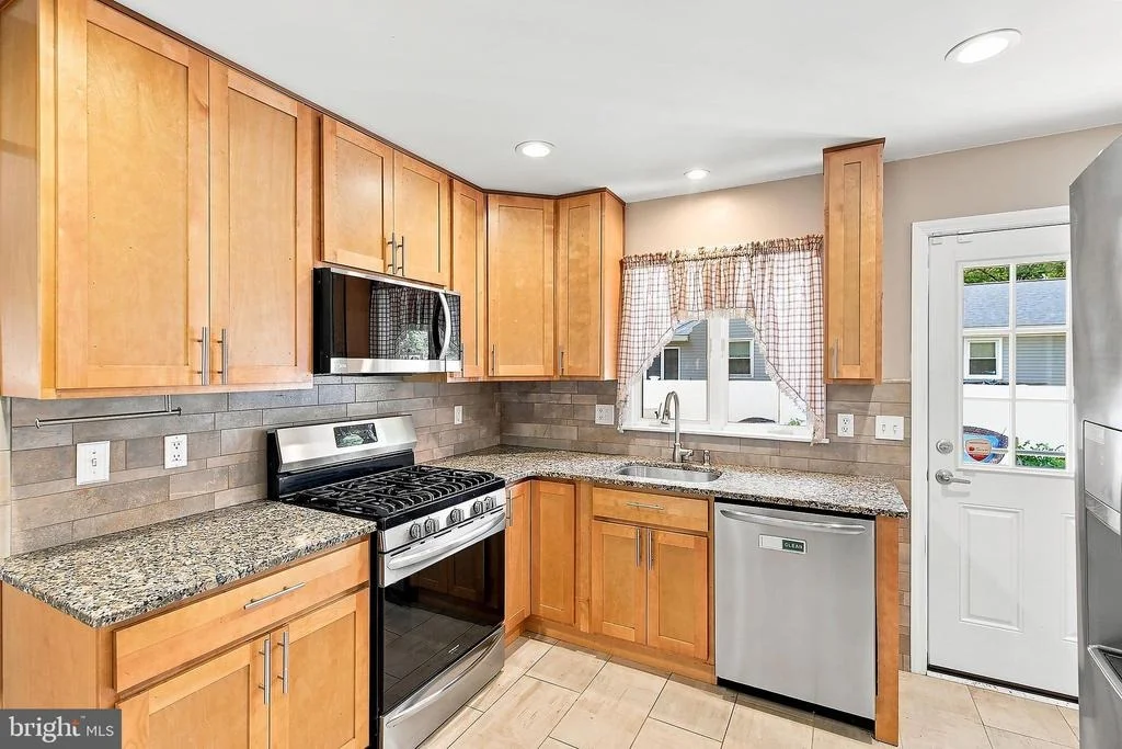 Photo of 2215 LONGWOOD DRIVE