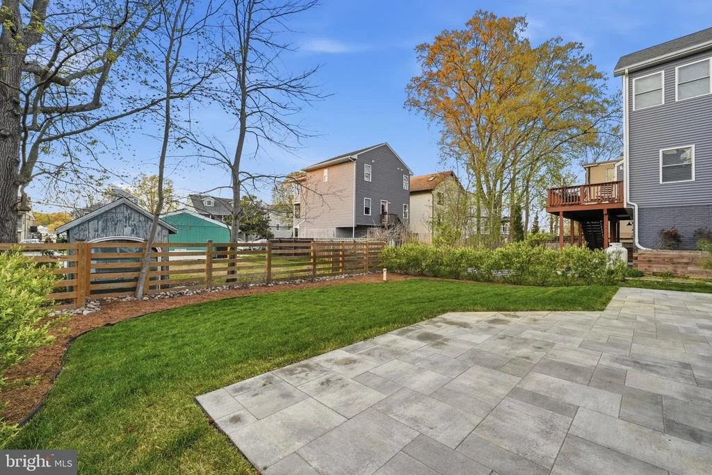 Photo of 1422 HOWARD ROAD