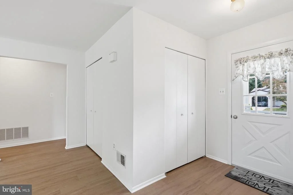 Photo of 5661 CRABAPPLE DRIVE