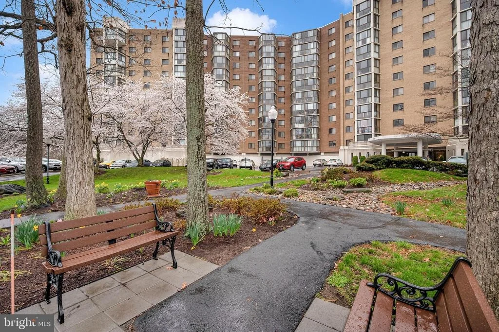 Photo of Unit 1126 at 15101 INTERLACHEN DRIVE